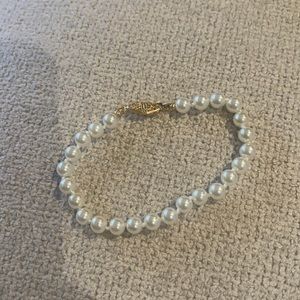 Pearl custom jewelry bracelet